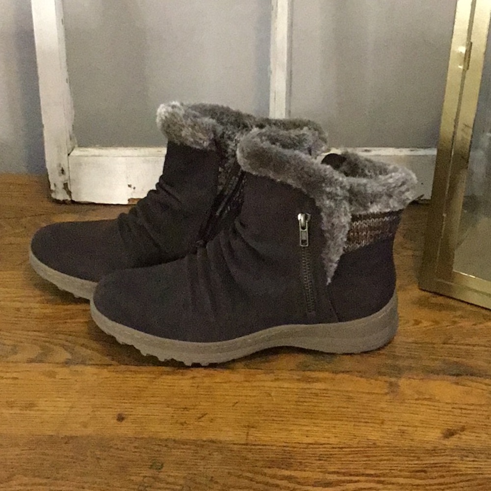 NWOT Bare Trap Acelyn Boots - 9.5